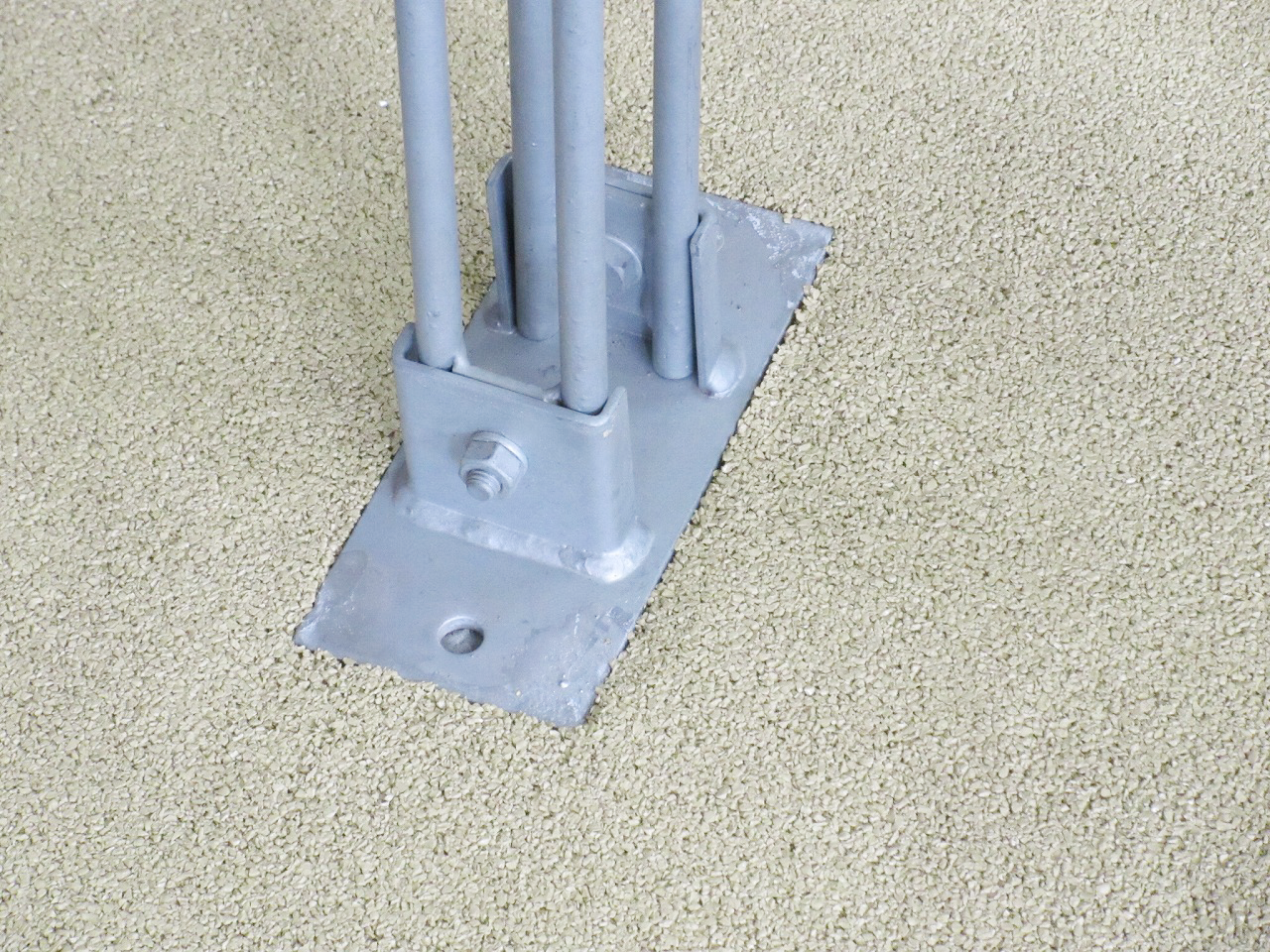 駐輪ラック周囲ゴムチップ