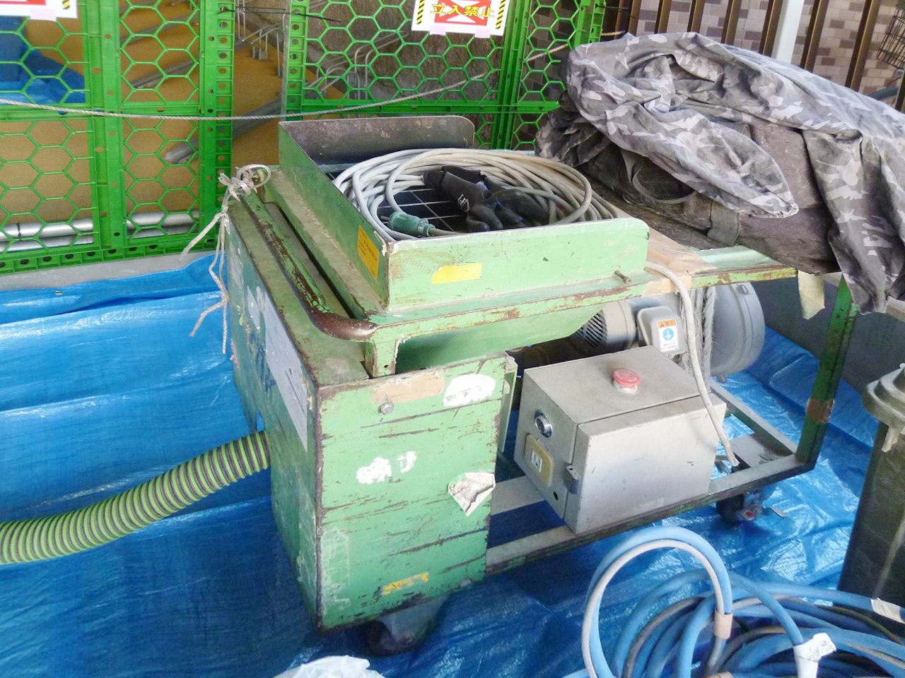 ロックウール材撹拌・圧送機