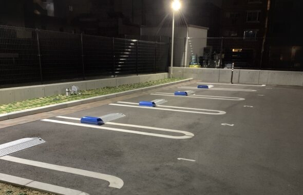 駐車場に照明を設置するメリットとは？防犯から省エネまで徹底解説